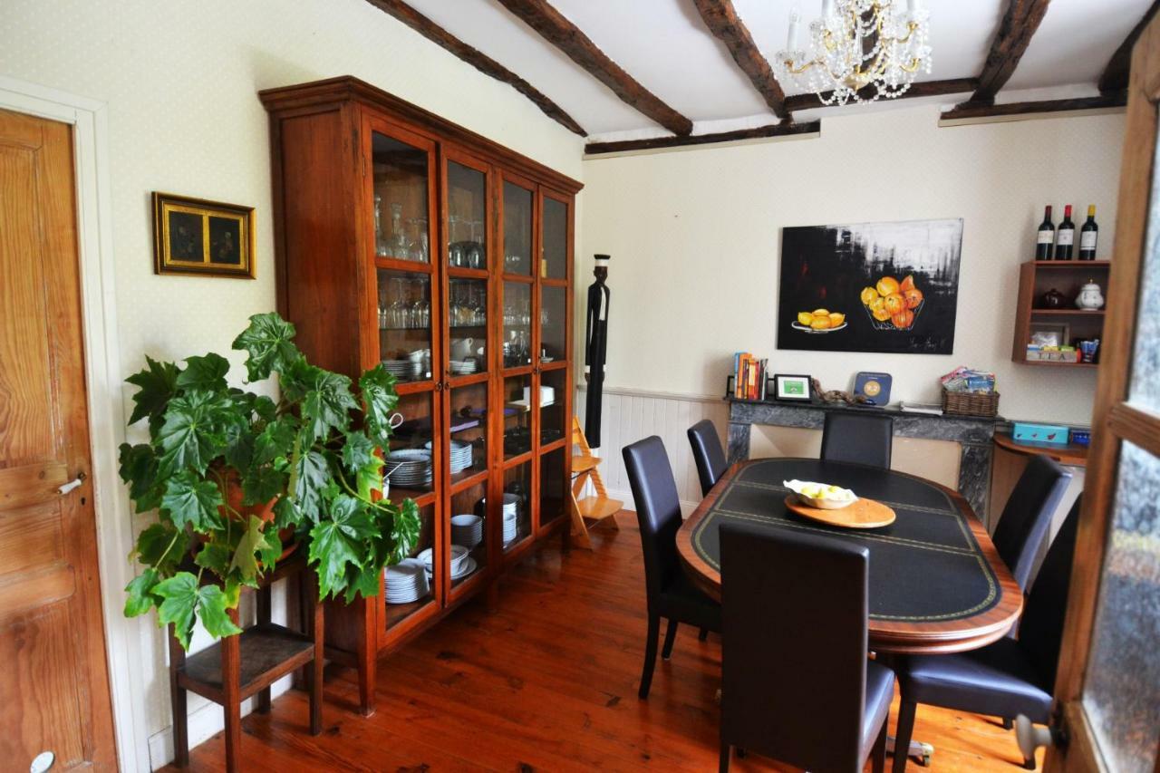 Le Manoir Bed & Breakfast *